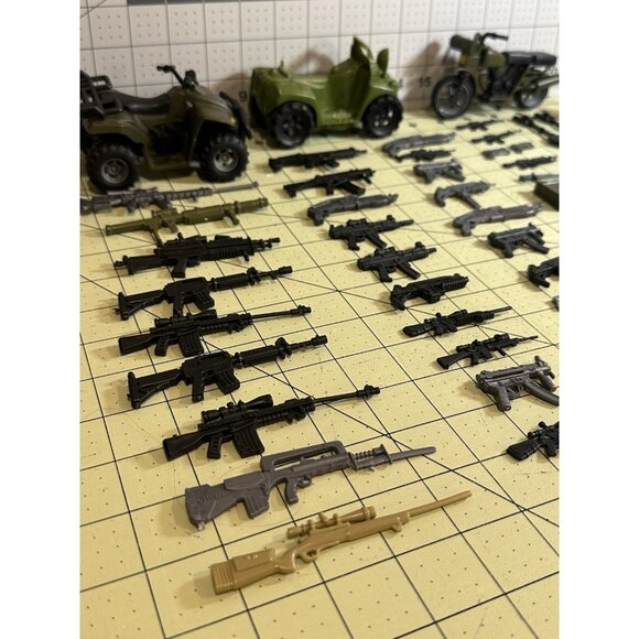 vintage‎ Military Action Assorted Accessories Lot - Picture 7 of 9